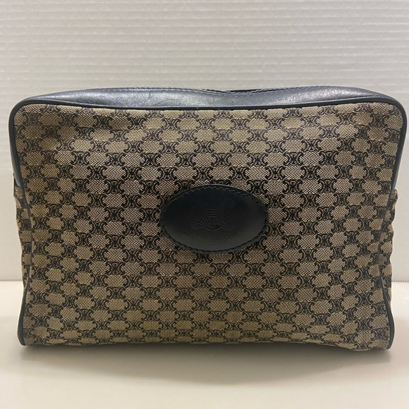 Vintage Celine Clutch travel bag Luxury. Blue Leather. 
AUTHENTIC!!